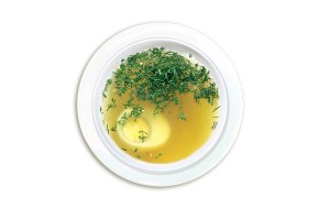 бульон с яйцом